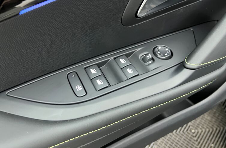 PEUGEOT 208 Citadine Hybride Essence