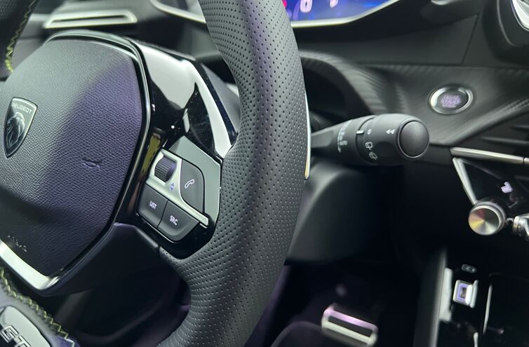 PEUGEOT 208 Citadine Hybride Essence
