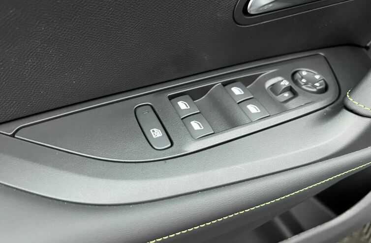PEUGEOT 2008 SUV Hybride Essence