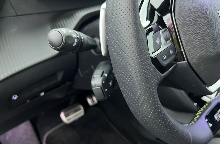 PEUGEOT 2008 SUV Hybride Essence