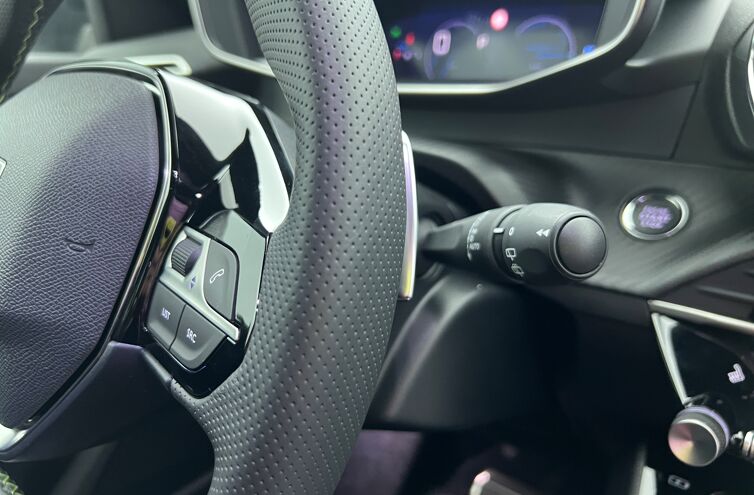PEUGEOT 2008 SUV Hybride Essence