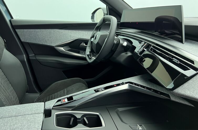 PEUGEOT 3008 SUV Hybride Essence