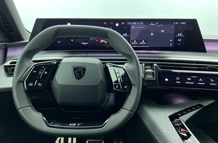 PEUGEOT 3008 SUV Hybride Essence