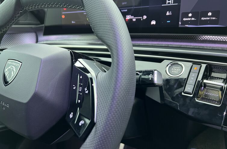 PEUGEOT 3008 SUV Hybride Essence