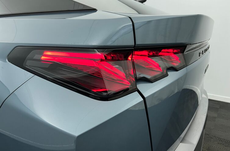 PEUGEOT 3008 SUV Hybride Essence