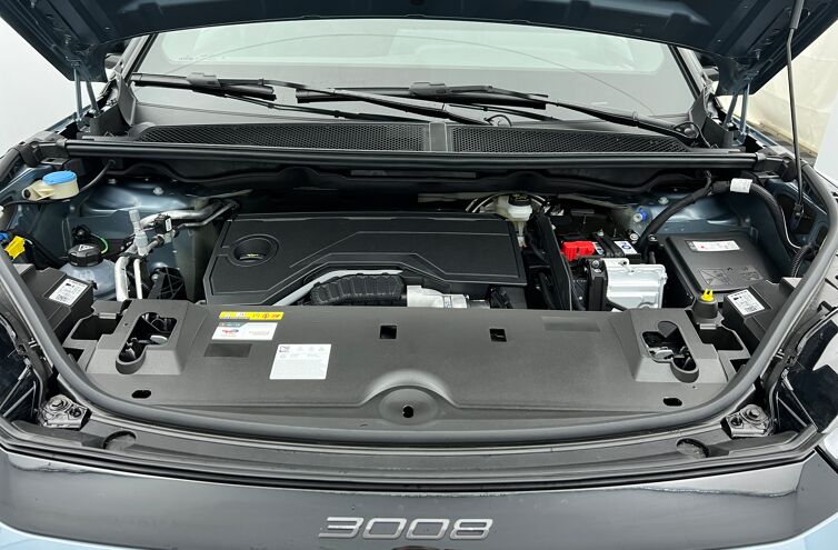 PEUGEOT 3008 SUV Hybride Essence