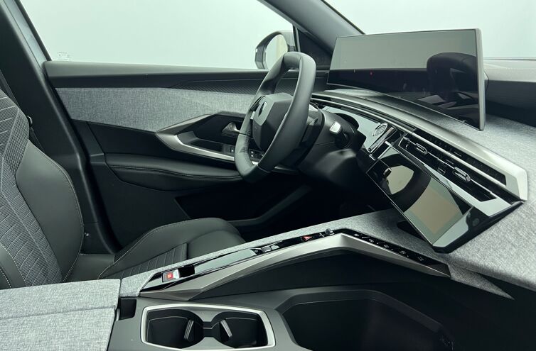 PEUGEOT 5008 SUV Hybride Essence