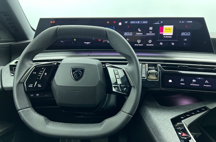 PEUGEOT 5008 SUV Hybride Essence
