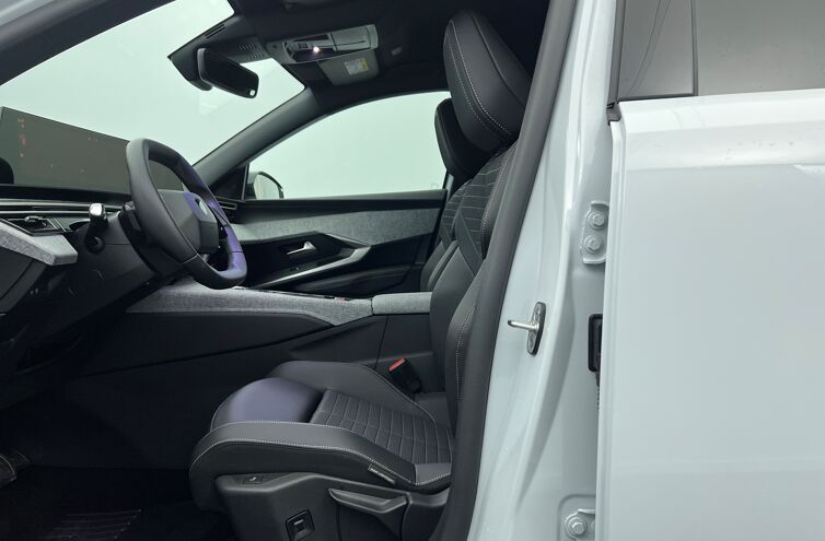 PEUGEOT 5008 SUV Hybride Essence
