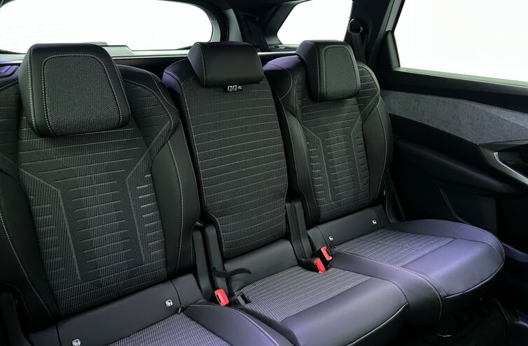 PEUGEOT 5008 SUV Hybride Essence