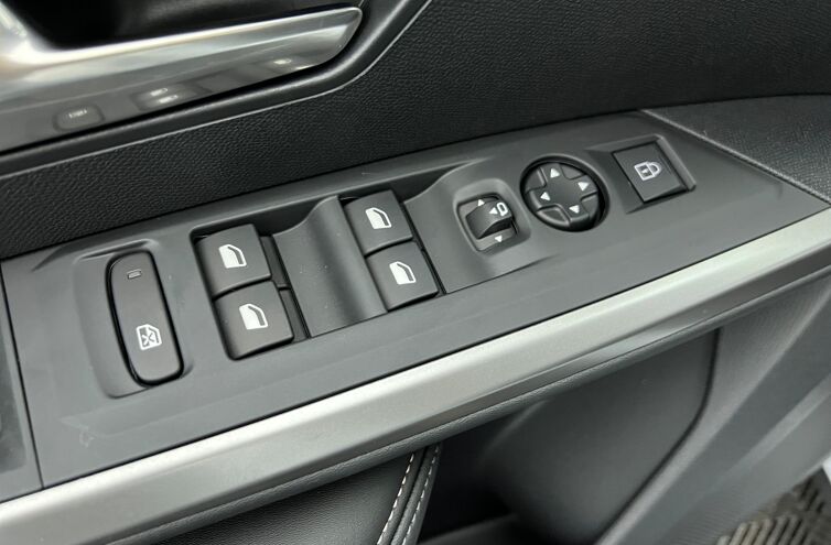 PEUGEOT 5008 SUV Hybride Essence
