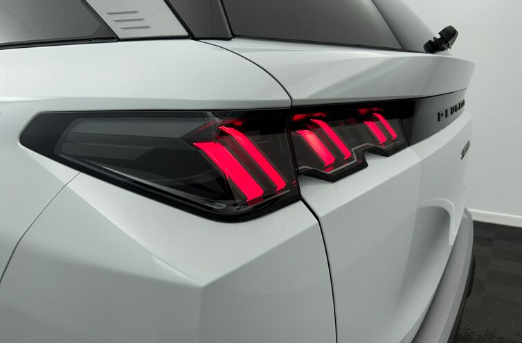 PEUGEOT 5008 SUV Hybride Essence