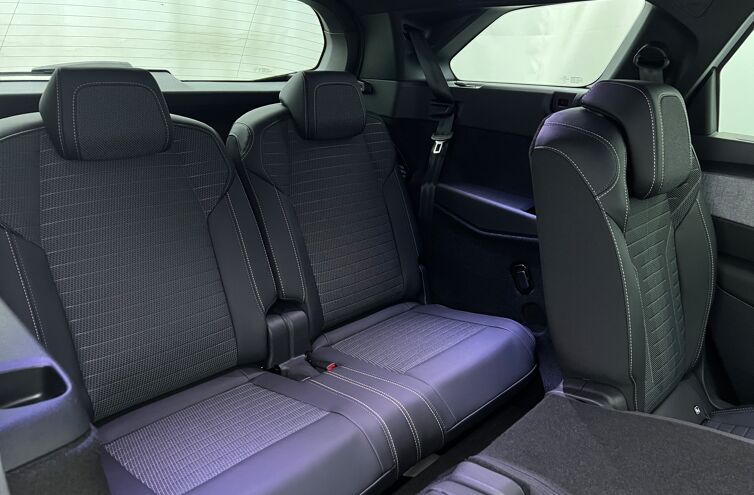PEUGEOT 5008 SUV Hybride Essence