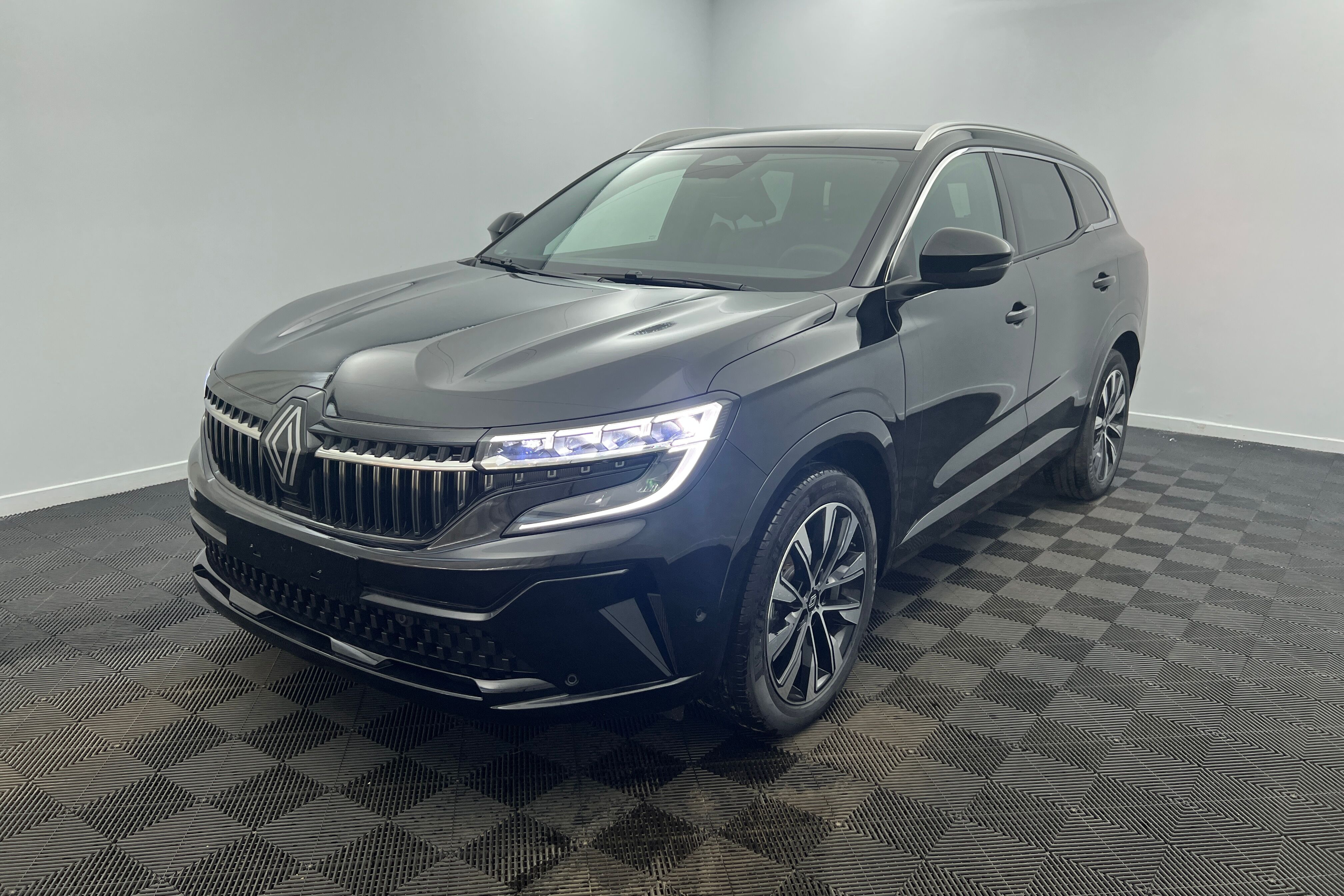 Acheter RENAULT Espace E-Tech full hybrid 200 Techno Noir Etoile avec 1950 d equipements inclus chez un mandataire auto