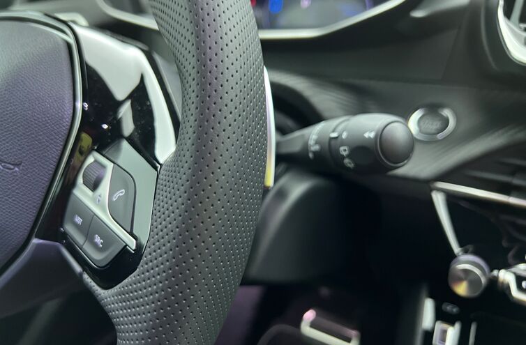 PEUGEOT 208 Citadine Hybride Essence