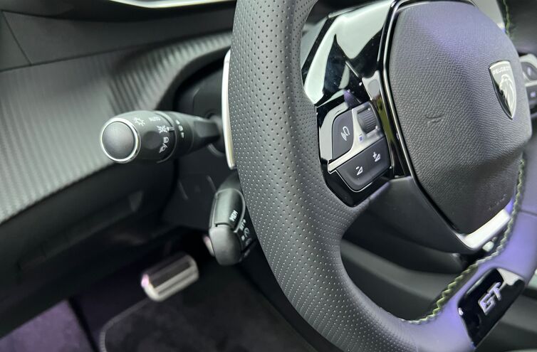 PEUGEOT 208 Citadine Hybride Essence
