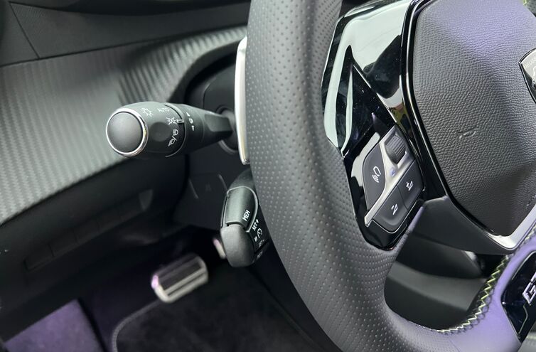 PEUGEOT 208 Citadine Hybride Essence