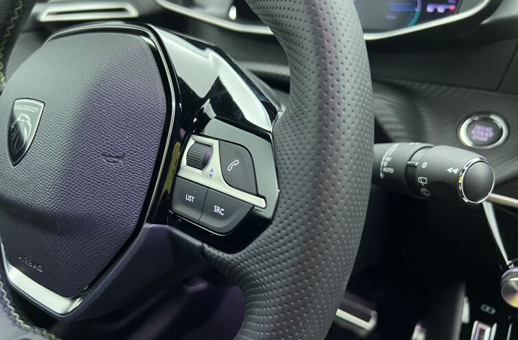 PEUGEOT 208 Citadine Hybride Essence