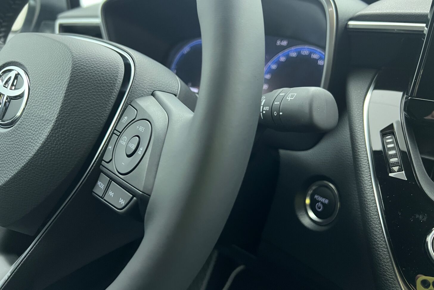 TOYOTA Corolla Touring Sports Break Hybride Essence