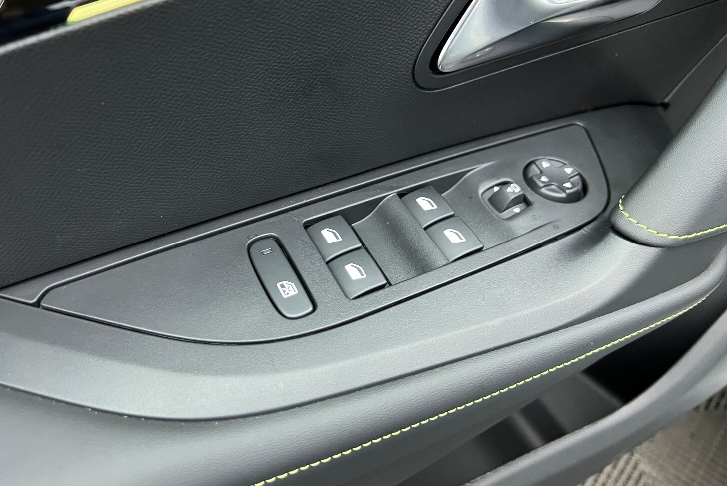 PEUGEOT 2008 SUV Essence 