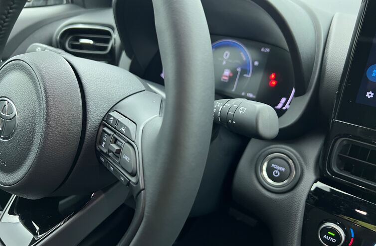 TOYOTA Yaris Cross SUV Hybride Essence