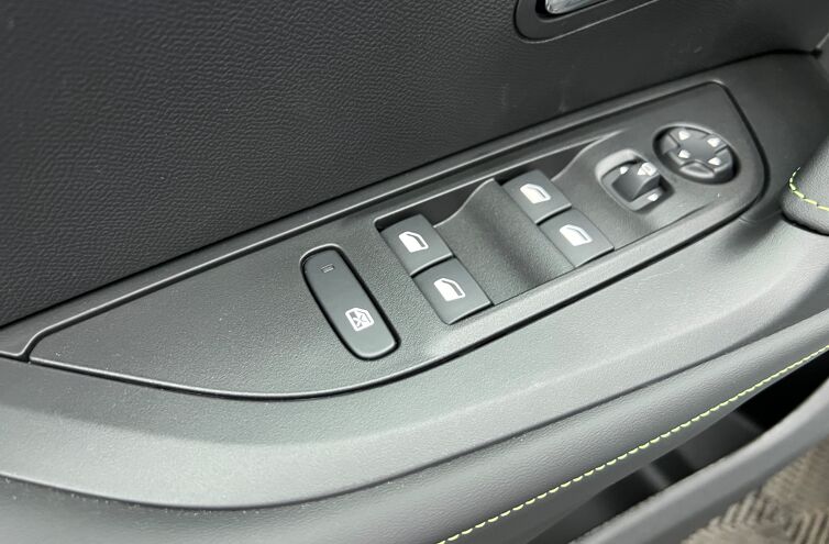 PEUGEOT 2008 SUV Hybride Essence