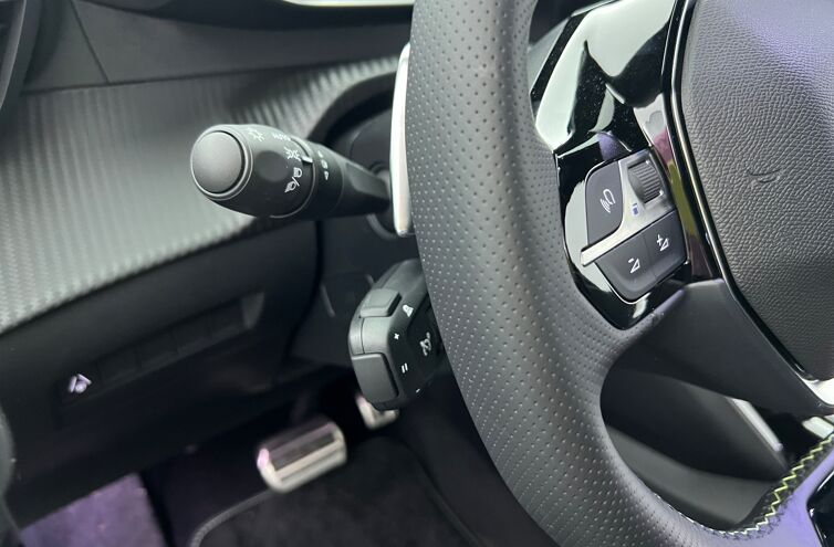 PEUGEOT 2008 SUV Hybride Essence