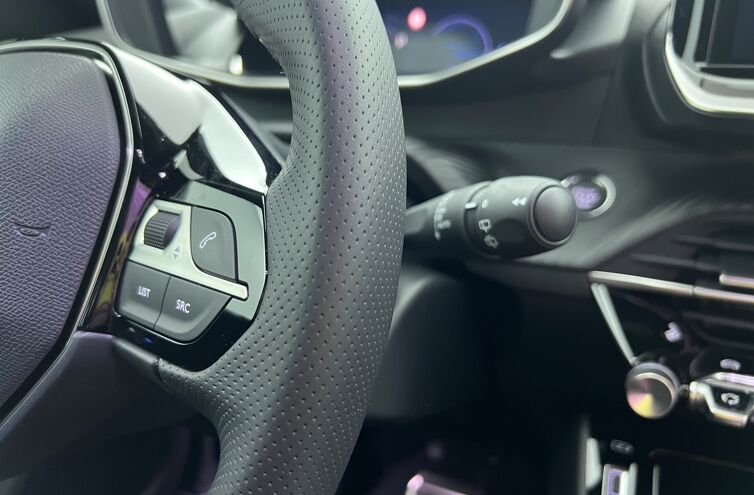 PEUGEOT 2008 SUV Hybride Essence