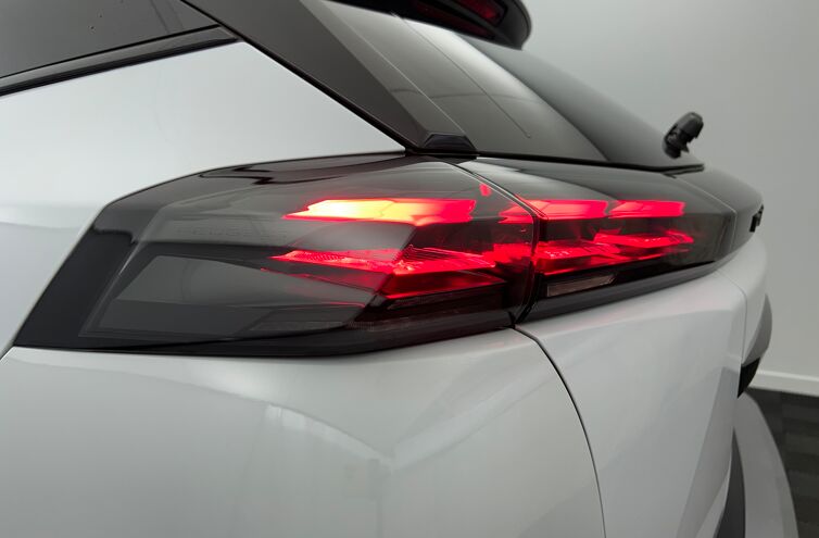 PEUGEOT 2008 SUV Hybride Essence
