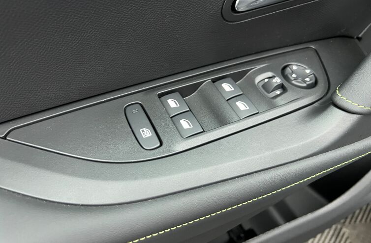 PEUGEOT 2008 SUV Hybride Essence