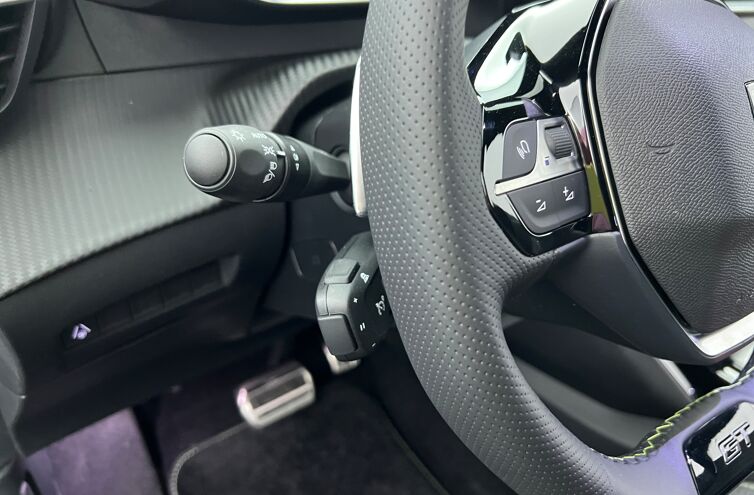 PEUGEOT 2008 SUV Hybride Essence