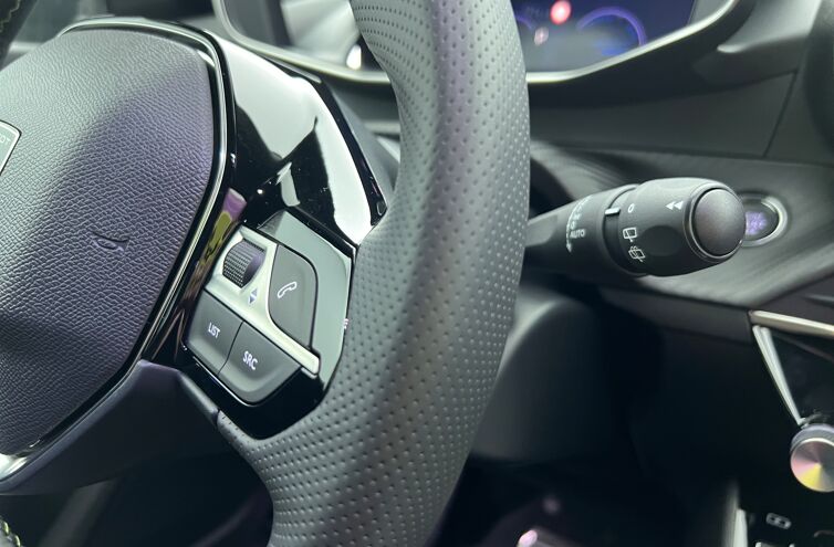 PEUGEOT 2008 SUV Hybride Essence