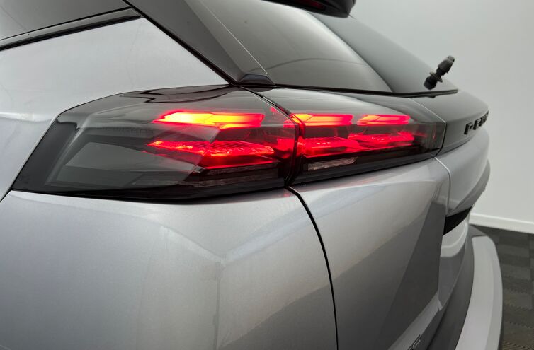 PEUGEOT 2008 SUV Hybride Essence