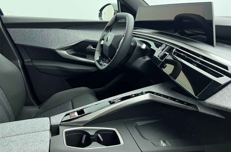 PEUGEOT 3008 SUV Hybride Essence