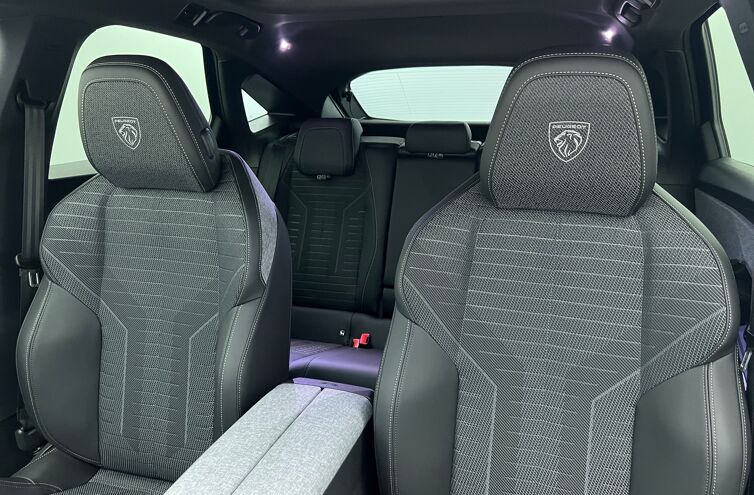 PEUGEOT 3008 SUV Hybride Essence