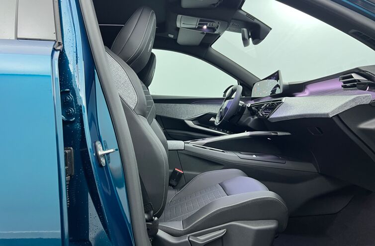 PEUGEOT 3008 SUV Hybride Essence