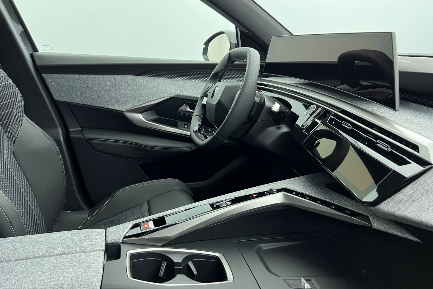 PEUGEOT 3008 SUV Hybride Essence