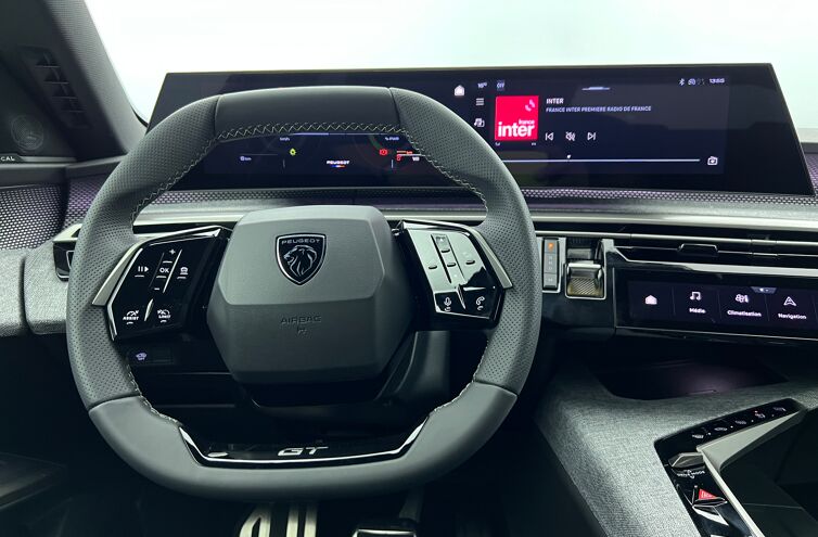 PEUGEOT 3008 SUV Hybride Essence