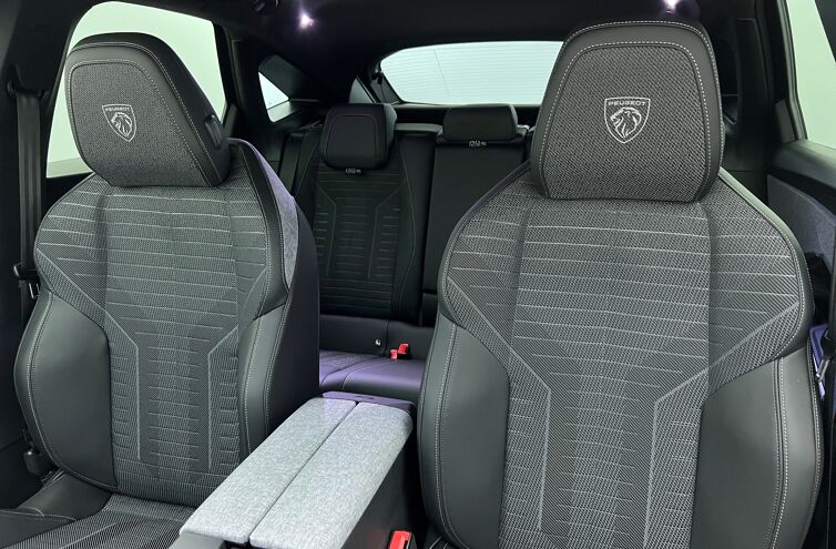 PEUGEOT 3008 SUV Hybride Essence