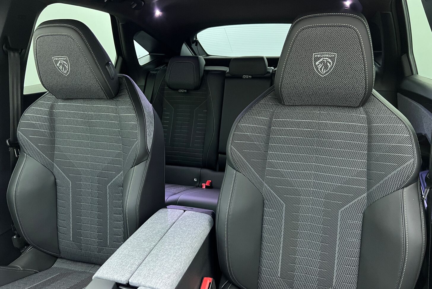 PEUGEOT 3008 SUV Hybride Essence