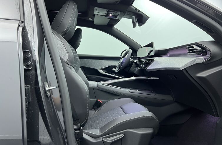 PEUGEOT 3008 SUV Hybride Essence