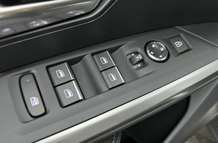 PEUGEOT 3008 SUV Hybride Essence