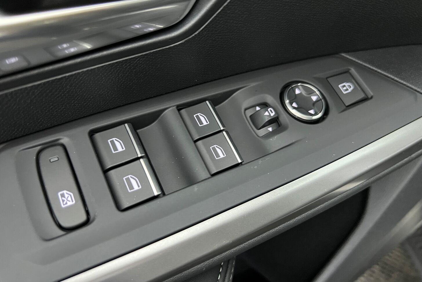 PEUGEOT 3008 SUV Hybride Essence