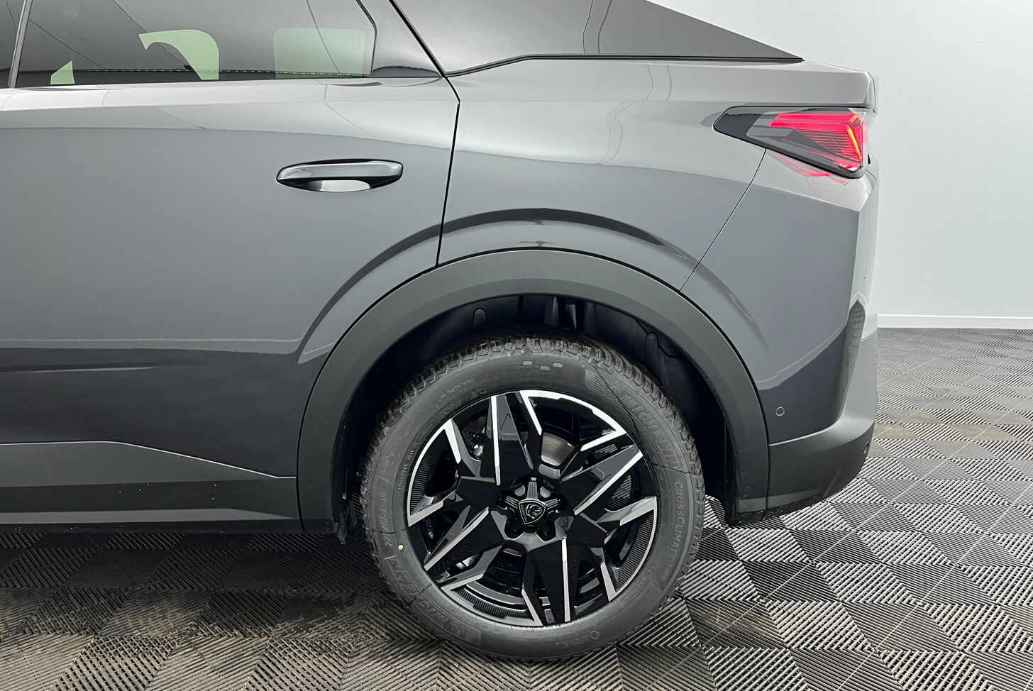 PEUGEOT 3008 SUV Hybride Essence