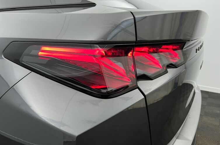 PEUGEOT 3008 SUV Hybride Essence