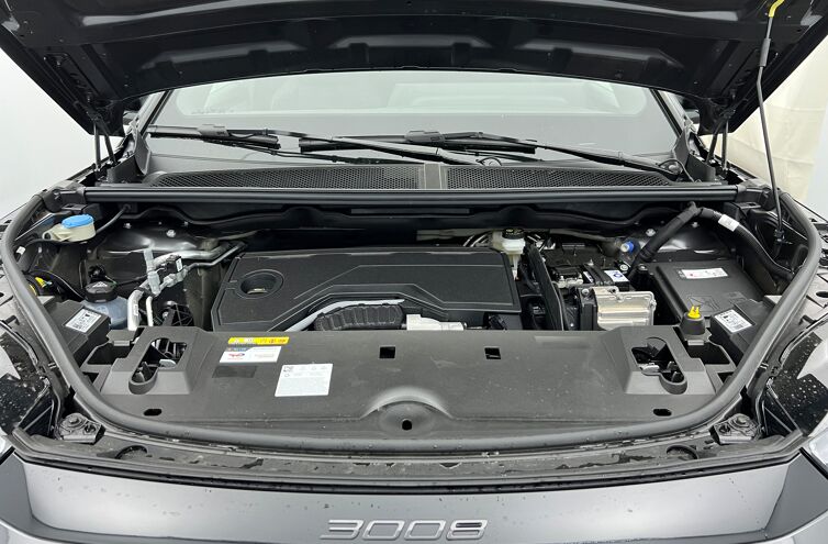 PEUGEOT 3008 SUV Hybride Essence