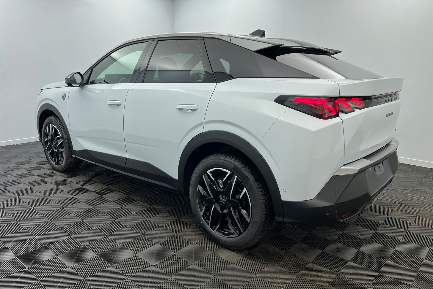 PEUGEOT 3008 SUV Hybride Essence