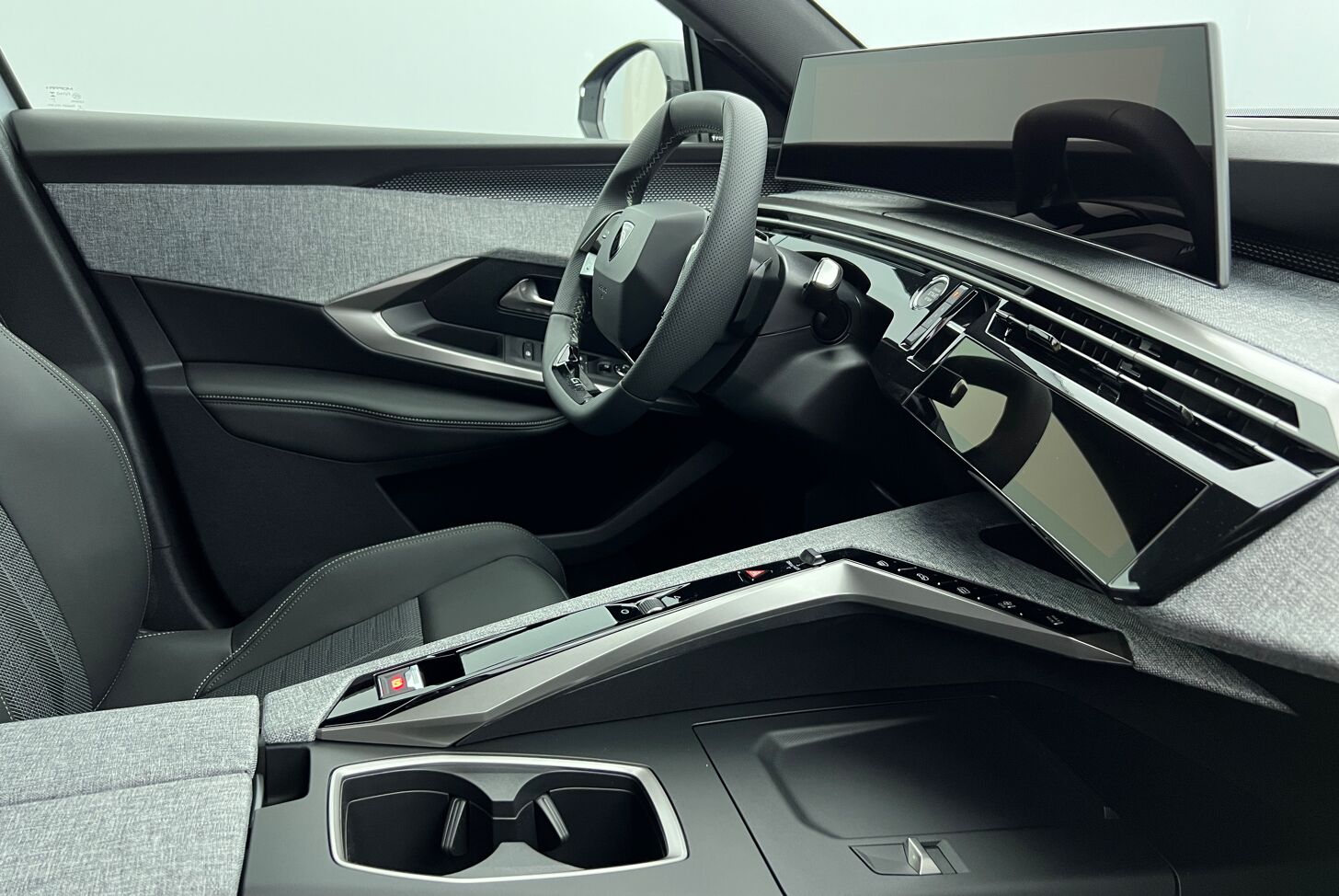 PEUGEOT 3008 SUV Hybride Essence