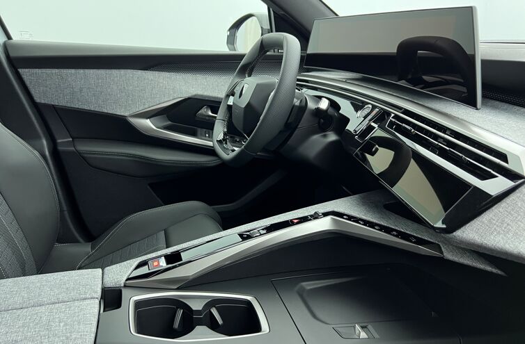 PEUGEOT 3008 SUV Hybride Essence