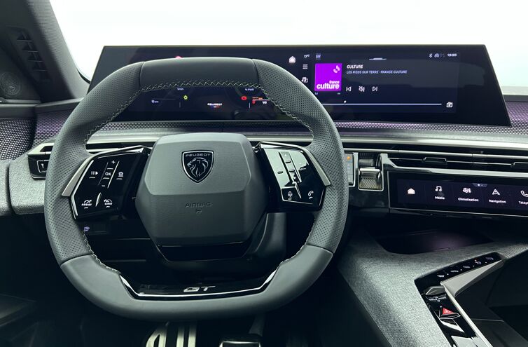 PEUGEOT 3008 SUV Hybride Essence